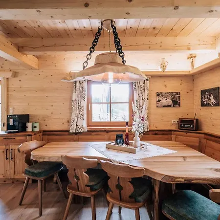 Webertonihuette Modern Retreat