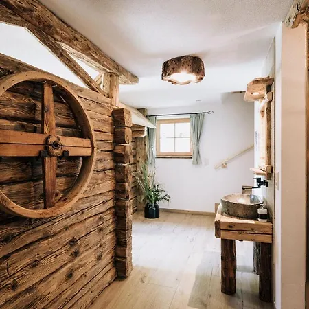 Webertonihuette Modern Retreat
