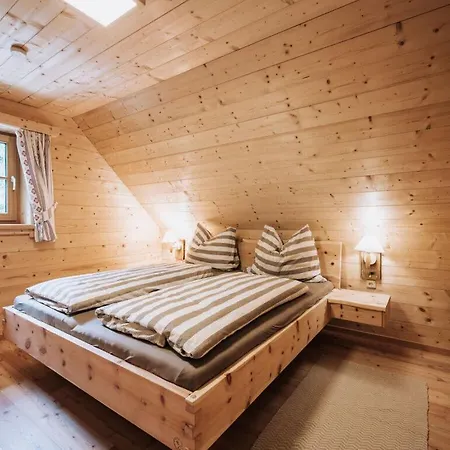 Holiday home Webertonihuette Modern Retreat Kliening